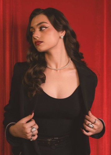 Полли, Г. Фрязино